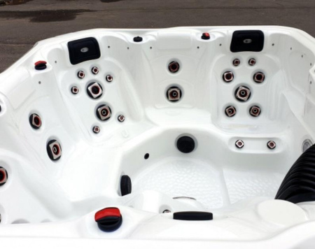 Гидромассажный спа-бассейн JNJ Spas Hurricane Westeros SPA-631